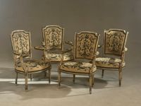 Suite de quatre fauteuils cabriolet en bois laqué crème rech… (photo 5)