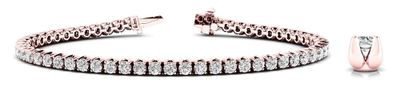 un gros plan d'un bracelet et de boucles d'oreilles posés sur une surface blanche