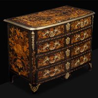 Commode à façade légèrement cintrée en placage d'ébène et ma…