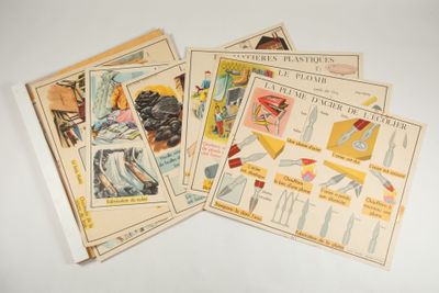 quatre couvertures de livres pour enfants d'époque, de styles et de couleurs variés