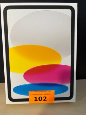 un gros plan d'une boîte sur laquelle figure l'image d'un objet coloré