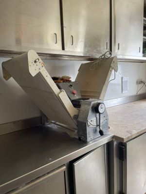 a machine that is sitting on a counter in a kitchen