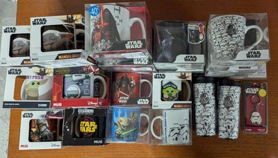 76 / Lot de 27 produits licence Star Wars comprenant :…