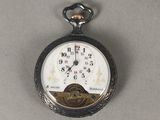une montre de poche en argent avec un cadran blanc