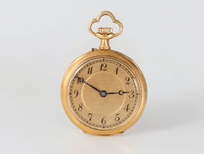 Montre de col en or gravée de motifs floraux sertis de diamants. Cadra - Photo 1