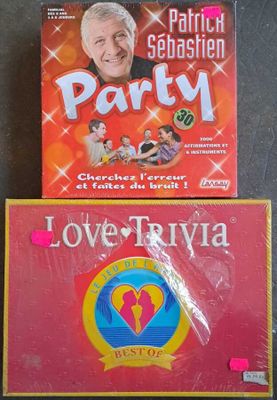 deux DVD posés sur la table, avec la photo d'un homme et d'une femme