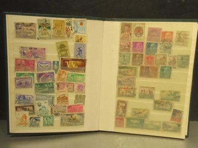 475.57 - Timbres Monde - Classeur Vert Fond Noir Dont EX Col…