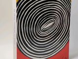 une image représentant un livre dont la couverture est ornée d'un motif en spirale