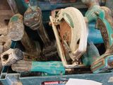 de nombreux outils qui se trouvent dans une boîte à outils