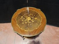 Guéridon en marqueterie et laiton de style Louis XVI à 1 niv… (photo 2)