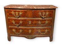 Belle commode en placage de palissandre ouvrant par trois ra…