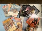 beaucoup de bandes dessinées posées les unes à côté des autres sur le sol