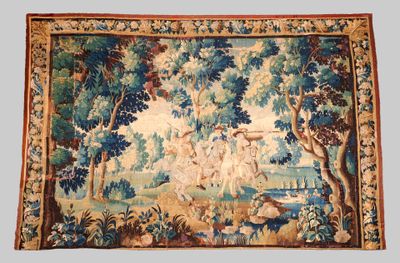 une image d'une tapisserie accrochée au mur d'une pièce