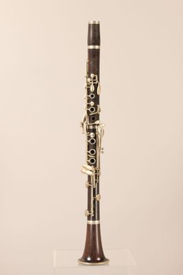 Clarinette en grenadille, clefs maillechort, estampillée BUF…