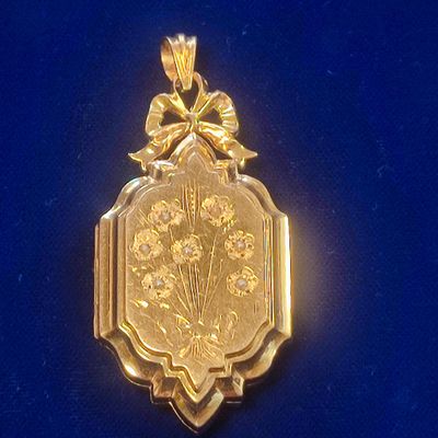 a picture of a gold locke with flowers on it
