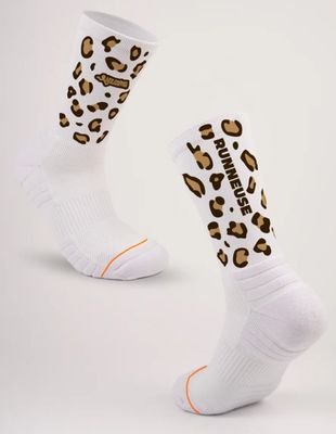 une paire de chaussettes blanches à imprimé léopard