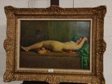 tableau représentant une femme nue allongée sur un lit dans une chambre