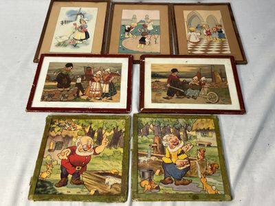 Plusieurs photos encadrées représentant des personnages de dessins animés sont accrochées au mur