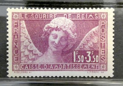 un gros plan d'un timbre sur lequel figure un ange