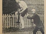 une vieille photo d'un homme sur un vélo à grande roue