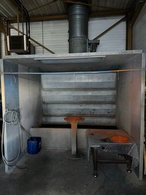 1 Cabine de peinture 1 Pistolet de peinture --> Lots 1 à 30 …