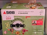 une caisse de saisons sur l'étagère du magasin