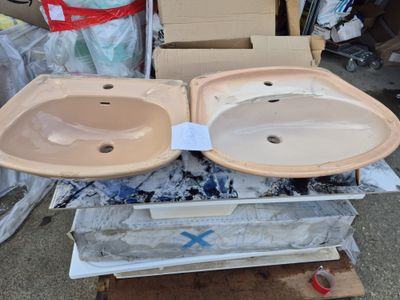 Lot de 2 lavabos en céramique, dimensions 50x60 cm, articles…