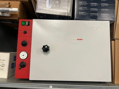 une image représentant une machine posée sur une étagère