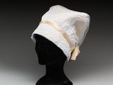 chapeau en dentelle blanche et en soie, orné d'un nœud