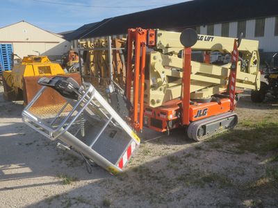 a picture of a crane that is parked in front of a building