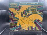 une boîte de cartes pokemon posée sur une table