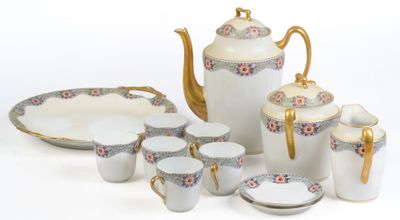 Limoges. Service à thé en porcelaine émaillée blanche et dor…