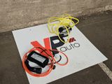 a sign that says vap auto on the ground next to some wires