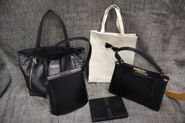 Lot de 4 sacs à main dont 1 sac TORRENTE et 1 pochette