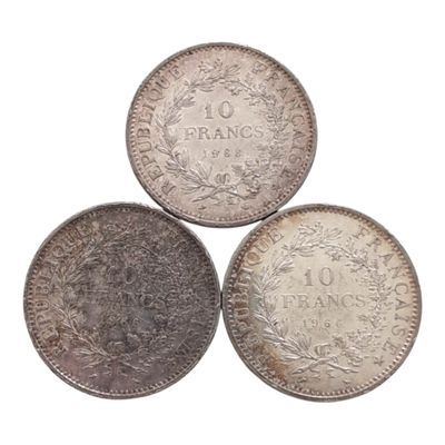 trois pièces d'argent portant les inscriptions « France » et « France »