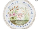 une image représentant une assiette sur laquelle sont peints des fleurs et une étoile de David