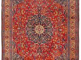 un tapis rouge orné d'un médaillon