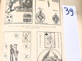 un livre ouvert sur lequel figurent des dessins, avec une feuille de papier posée sur la page