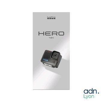 un gros plan d'un appareil photo sur fond blanc avec le mot « hero »