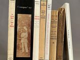 beaucoup de livres qui traînent sur une étagère