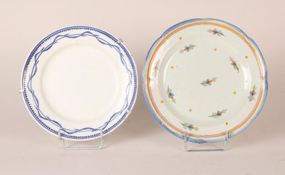 Travail Français, XIXe siècle Réunion de deux assiettes en f…