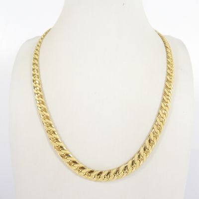a gold chain necklace on a mannequin mannequin mannequin mannequin mannequin mannequin mannequin mannequin manne