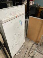 Un lot de fournitures de bureau (poubelles, rangements, un t… (photo 3)