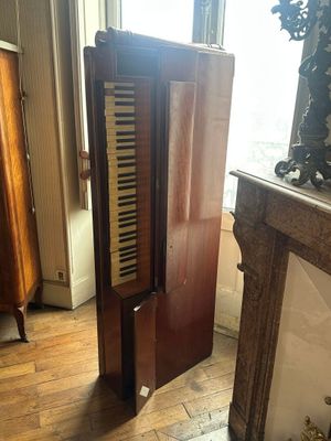 ERARD, Frères à Paris. Piano forte en acajou et placage d'ac…