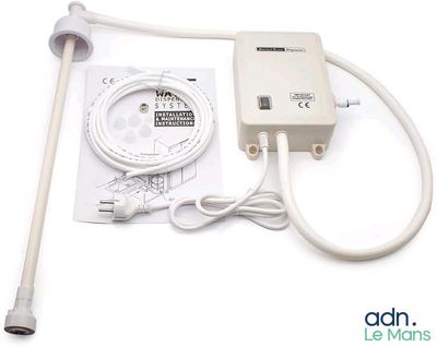 une image représentant un appareil électronique blanc muni d'un cordon et d'un chargeur