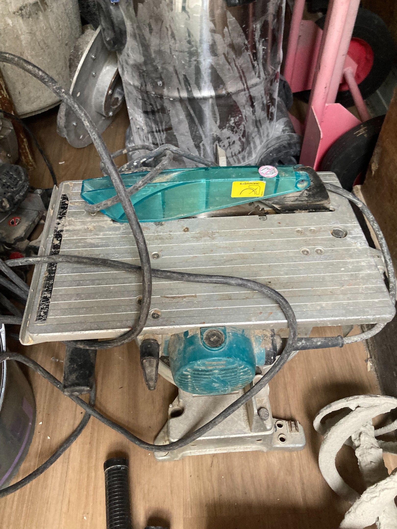 Scie sur table MAKITA