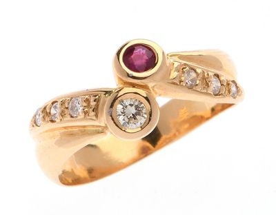 BAGUE toi-et-moi en or jaune 750 °/°° ornée d'un rubis de fo…