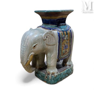 VIETNAM, XXème siècle Tabouret en céramique émaillée polychr…