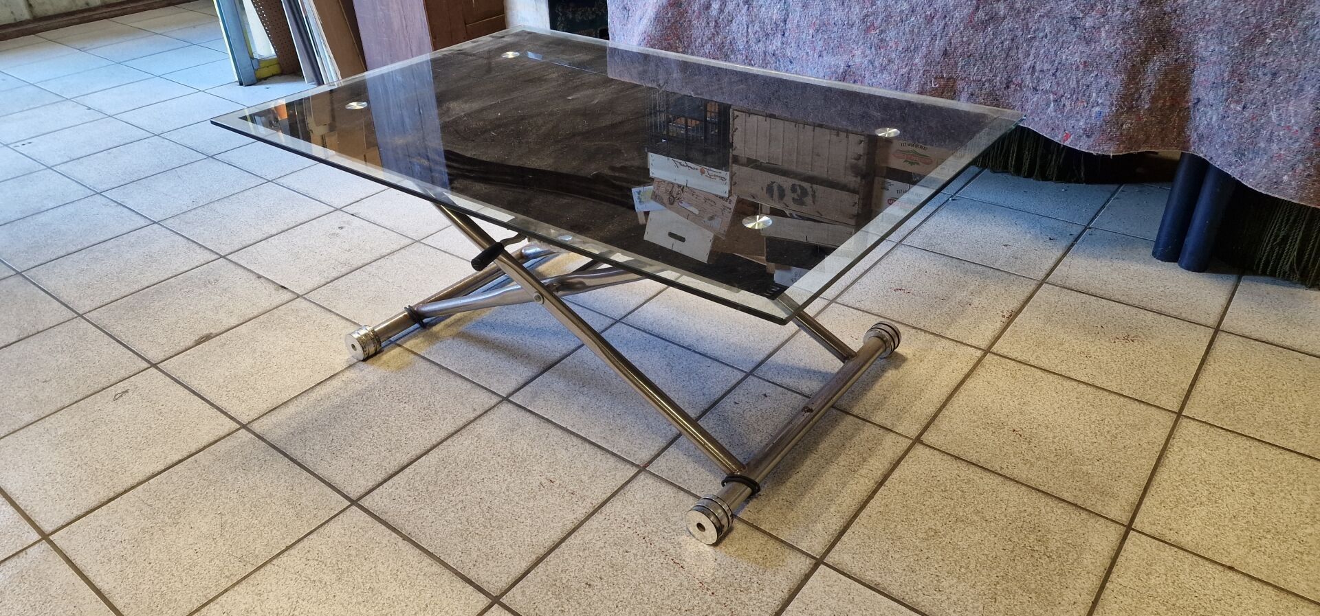 Table basse à système, dessus verre et piètement chrome (piq…