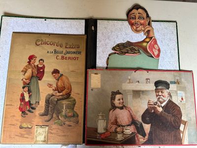 trois photos accrochées au mur d'une cuisine, représentant des personnes